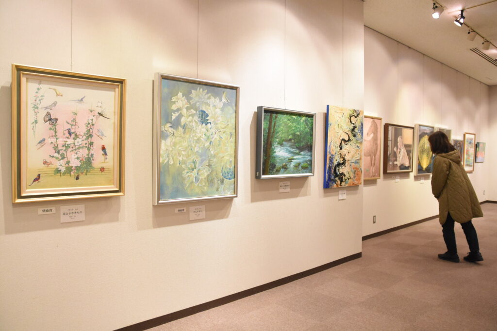 表現力豊かな力作がずらりと並ぶ会場