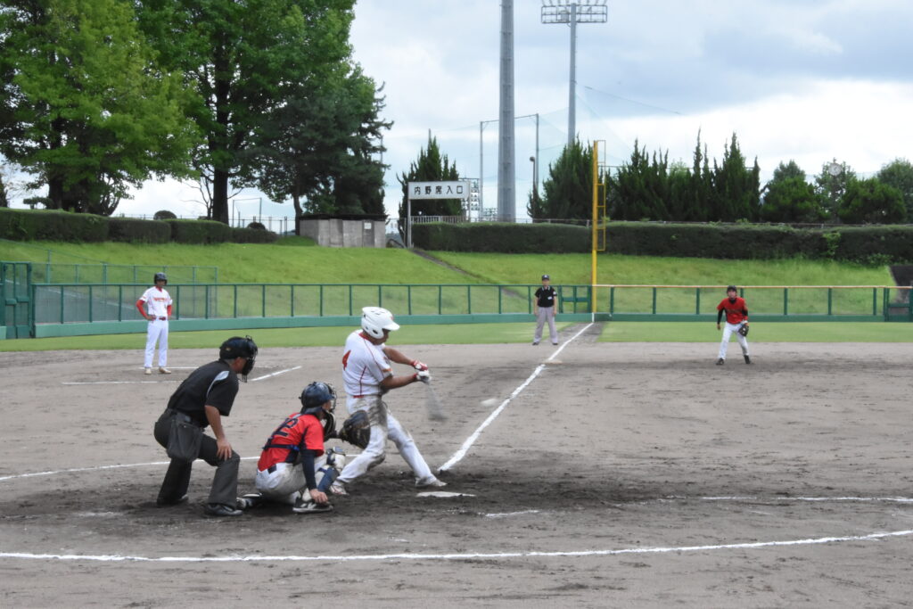 熱戦が繰り広げられた決勝（NK中村工業所ｰ津山市役所）