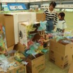 中学生たちが制作した風車のオブジェクト=岡山県鏡野町で