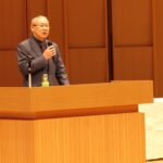 薬物の怖さや悪い誘いを断る勇気を持つ大切さを訴える長原さん