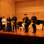 舞台で名曲を披露した出演者たち=岡山県津山市で