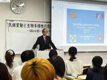 「SDGs」は救いになるか？　元地球環境問題大使が講演　「地球と人類は危機的状況」／岡山・津山市