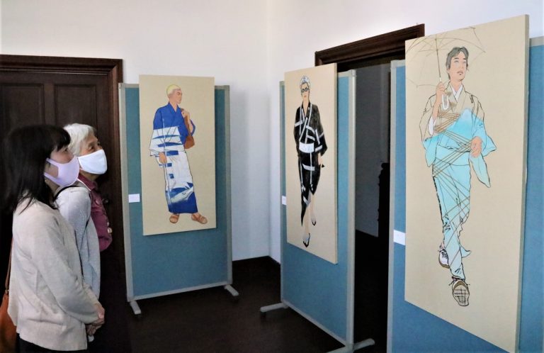 田町のまちの駅・城西浪漫館で、幾田スミ子さん（65）による日本画の初個展
