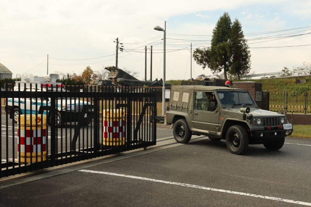 目的地に向かう車両