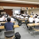 市役所で開かれた報告会の様子