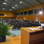 答辞を読み上げる生徒