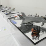 細部に至るまで精密に仕上げた軍用機の模型