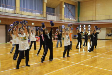 稽古に励む支部選抜者たちによる「まなび組」のメンバーたち＝岡山県鏡野町で