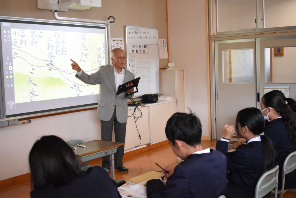 授業を行う橋本さん