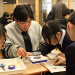 “放射線”を観察する子どもたち