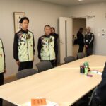 歓迎を受ける自衛隊体育学校陸上班の選手ら