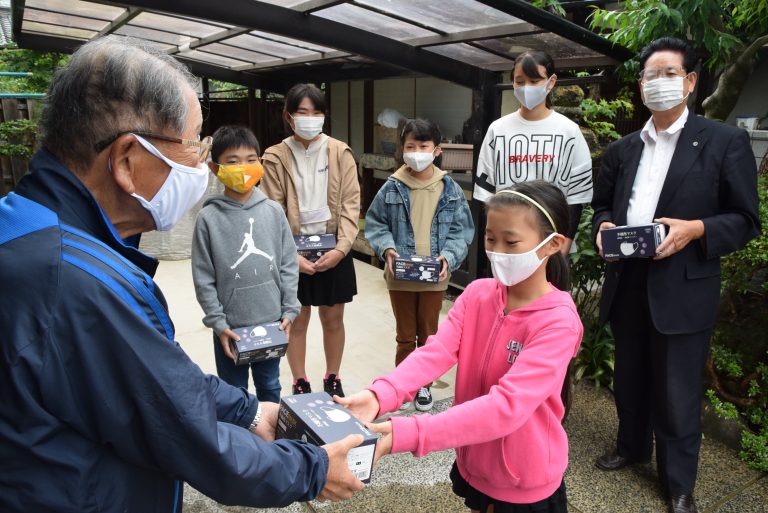 連合町内会城北支部、約１０００世帯に不織布マスクを配る