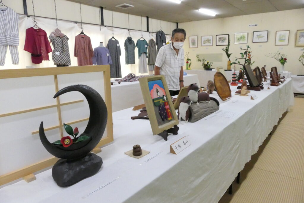 一般室に展示された講座生の力作