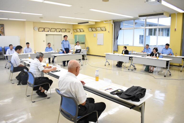 犯罪や事故の発生状況などの説明があった定例会=岡山県美咲町で