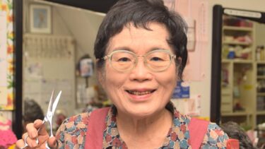 JR津山駅前で「ヨリツネ美容室」を営む頼経瑠美さん（79）／岡山・津山市