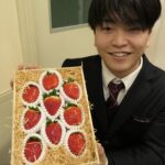 「武蔵」を手にする生徒