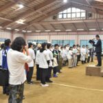 開会式であいさつする長尾副市長
