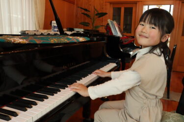 全国大会で金賞に輝いた栞奈ちゃん=岡山県美咲町で