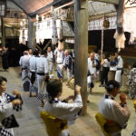 多くの人が輪をつくった大宮踊