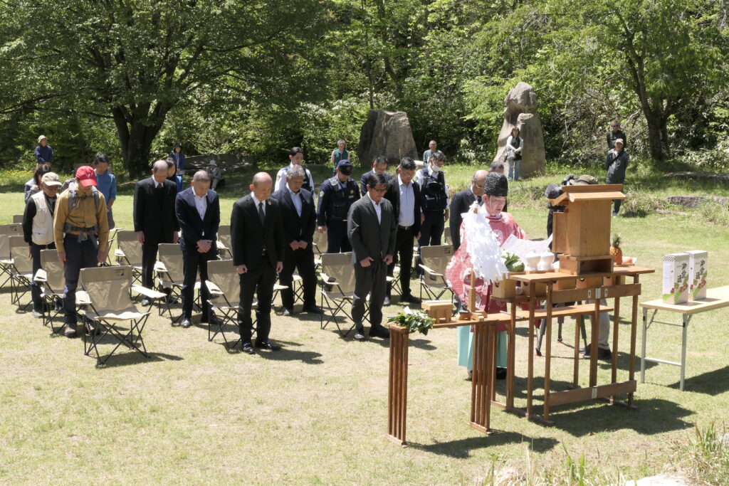 祝詞を奏上する入澤宮司