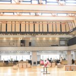 業務が始まった美作市の新庁舎=岡山県美作市で