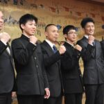 谷口市長に出場報告をした5位入賞の植木選手（左から3人目）と、津山工業高校の2選手ら