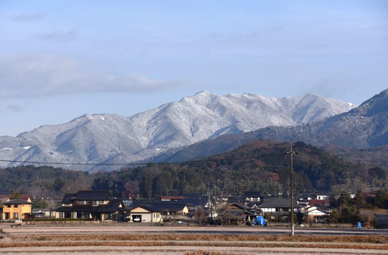 各地でこの冬一番の寒さ