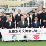 三市友好交流会 in 津山の記念撮影＝グローブスポーツドームで