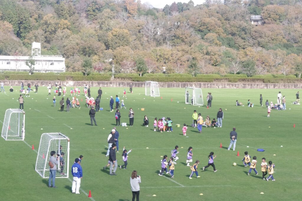 美作ラグビー・サッカー場で開かれた「わんぱくサッカー大会」