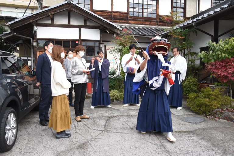 初冬の風物詩、伊勢大神楽一行が今年も訪れる