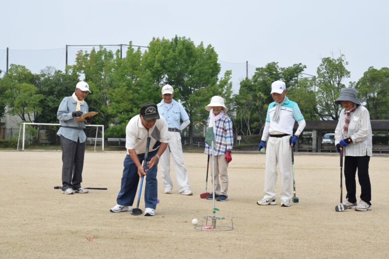 津山中央公園グラウンド（山北）で、津山市老人クラブ連合会津山支部の第29回グラウンド・ゴルフ大会