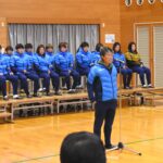 決意を述べる横山主将=岡山県美作市中山のみまさかアリーナで