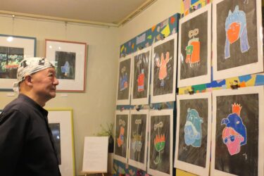 遊び心とセンス、色彩にあふれるポップアート=岡山県真庭市で