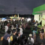大勢の人たちでにぎわう会場=岡山県勝央町で
