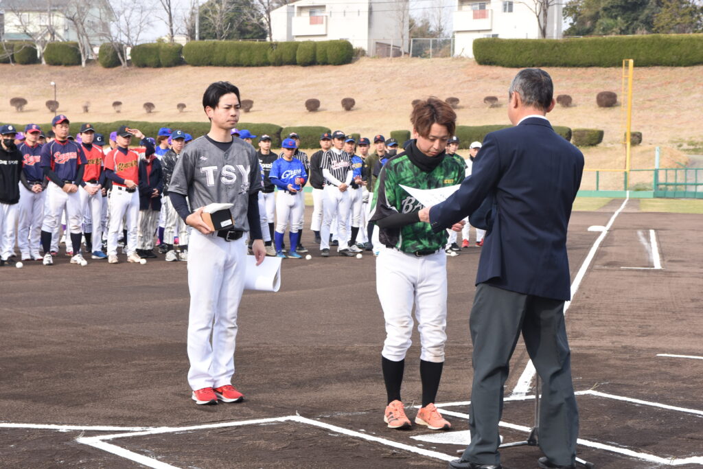 表彰を受ける昨年度優秀選手