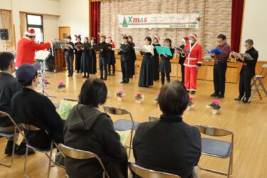 美しいハーモニーに聴き入る来場者=岡山県津山市で