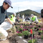 自分たちが育てた花で　高校生が地域彩る花壇づくり　住民と交流も／岡山・真庭市