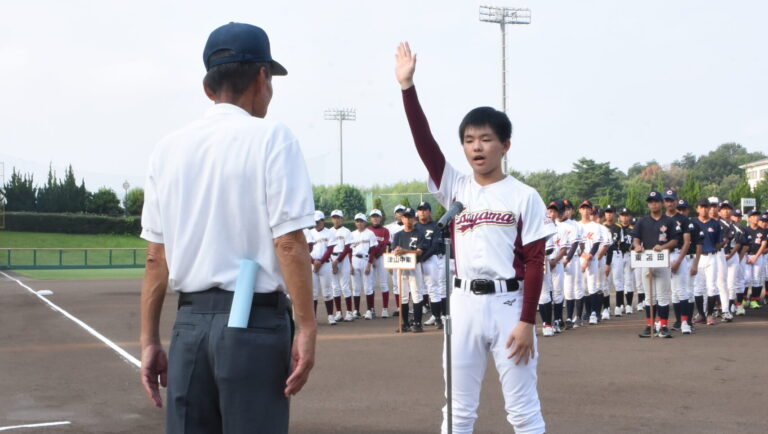 選手宣誓する十六夜の野田選手=岡山県津山市で