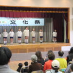 元気よく歌う福岡保育園児たちのステージ