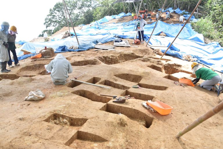 勝負峪遺跡（平福）と桑山古墳群の発掘調査、ほぼ終了