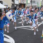 一糸乱れぬ踊りで練習の成果を披露する参加者