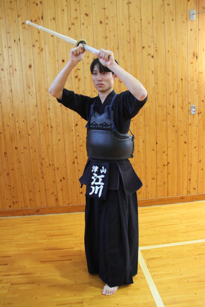 上段に構える江川さん