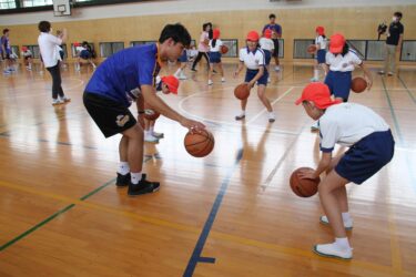リズムジャンプ＆トライフープ岡山バスケット授業が岡山県津山市内小、中学校で始まった