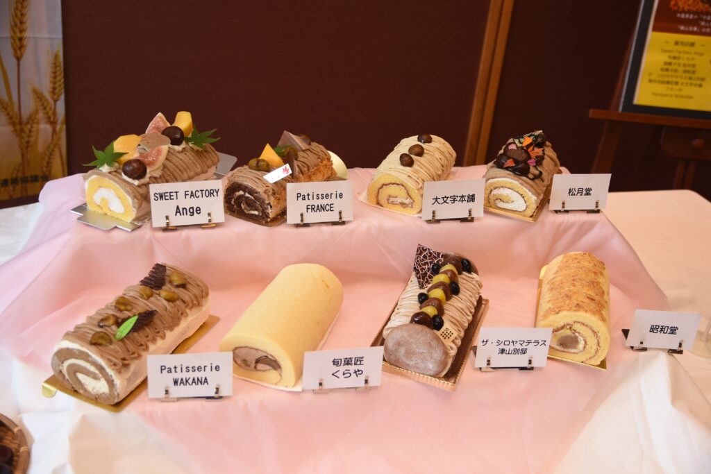 各店趣向を凝らした津山ロール