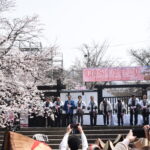 開幕を祝うテープカット＝岡山県津山市で