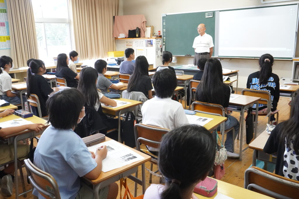 教室での地元遺族の話を聞く学習会