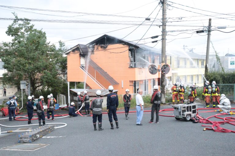 山北のアパートで発生した火災=岡山県津山市で