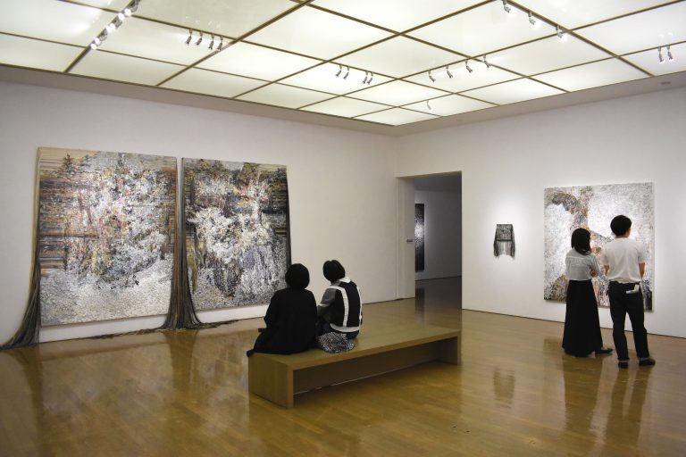 独創的な作品が魅了する高山夏希さんの県内初個展