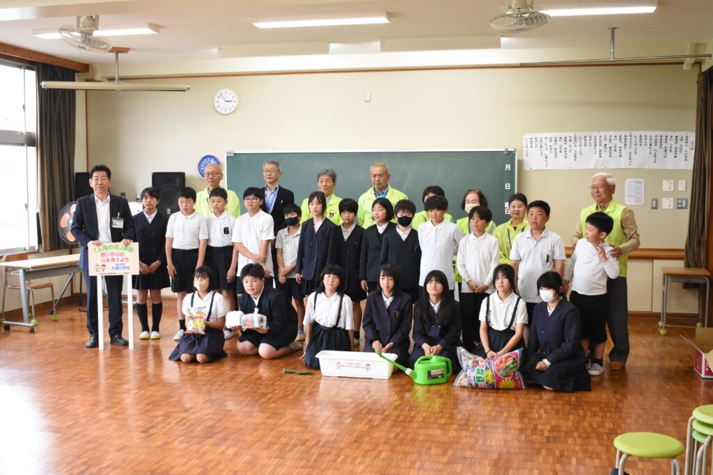 贈呈式での記念撮影