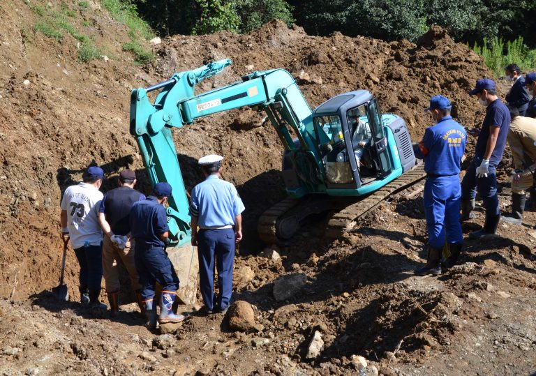 総社の県道で５月17日に発生したひき逃げ事件、自動車捜索